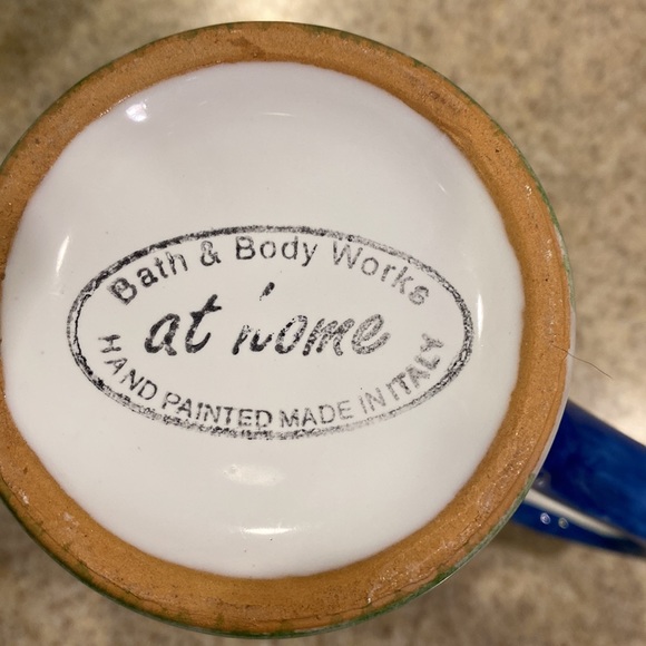 Bath and Bodyworks oversized mugs - Picture 4 of 4